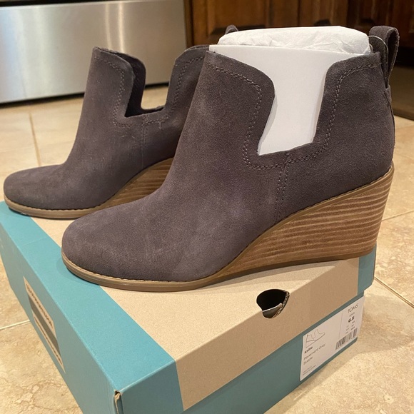 TOMS Kallie Pavement Grey Suede Shoes - size 6.5. - Picture 3 of 4